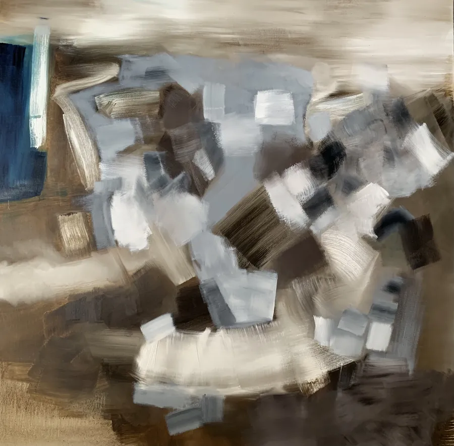 La toile grise se densifie de touches noires et blanches