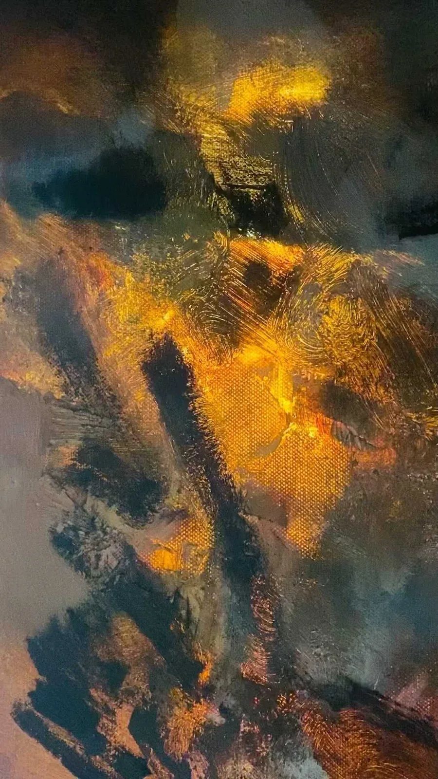 Touches dorées dans une matière sombre et bleue