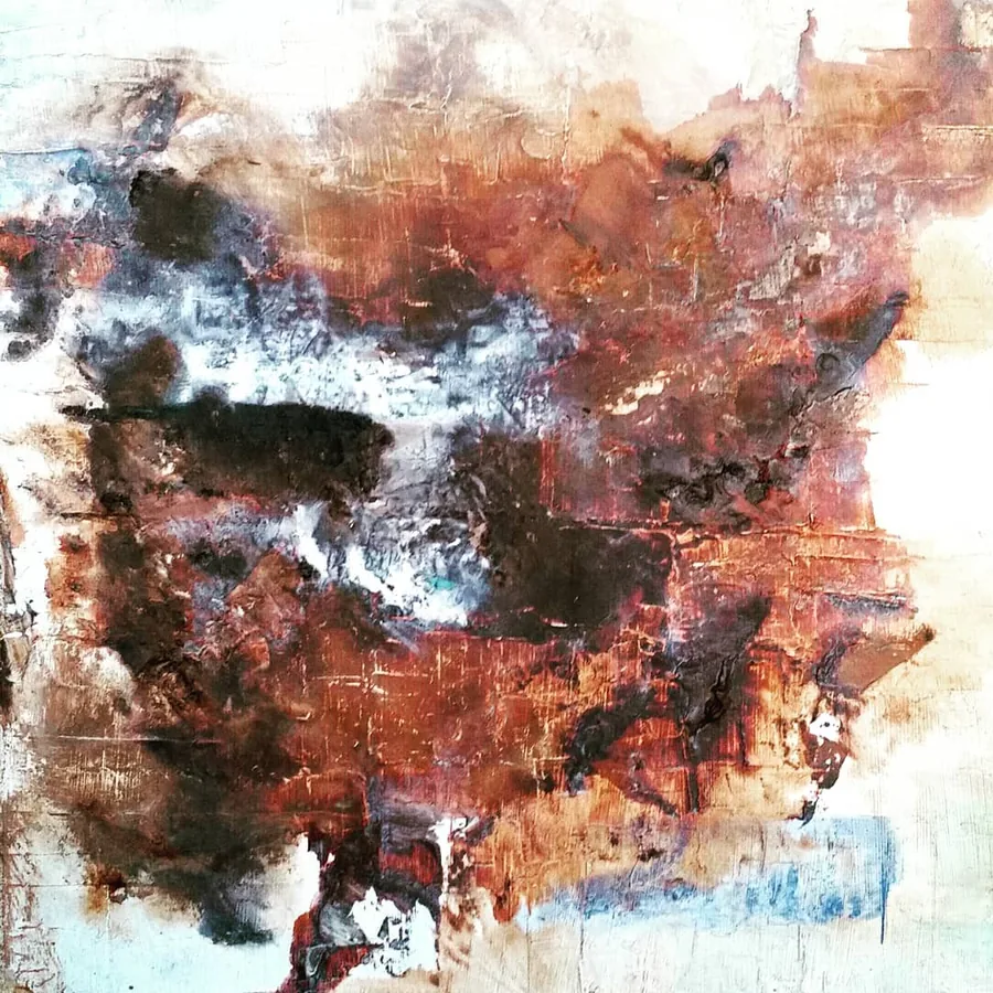 Traces rouges et sombres sur un fond blanc