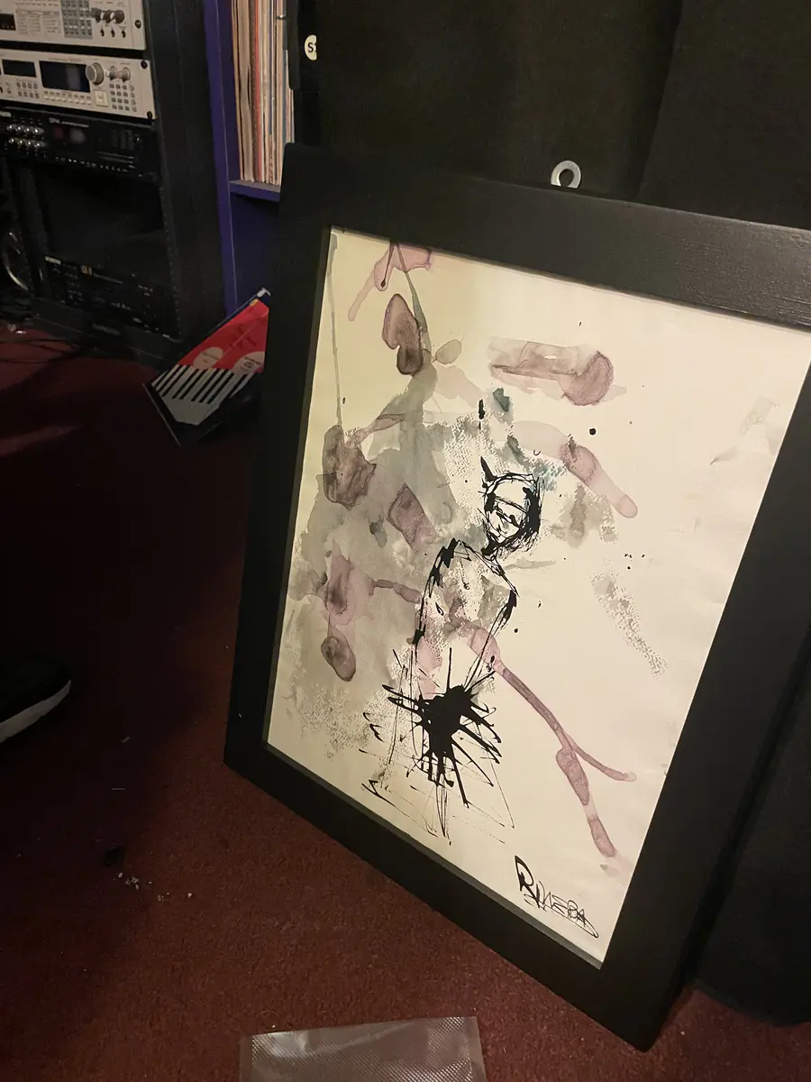 Une figure à l’encre dans son cadre