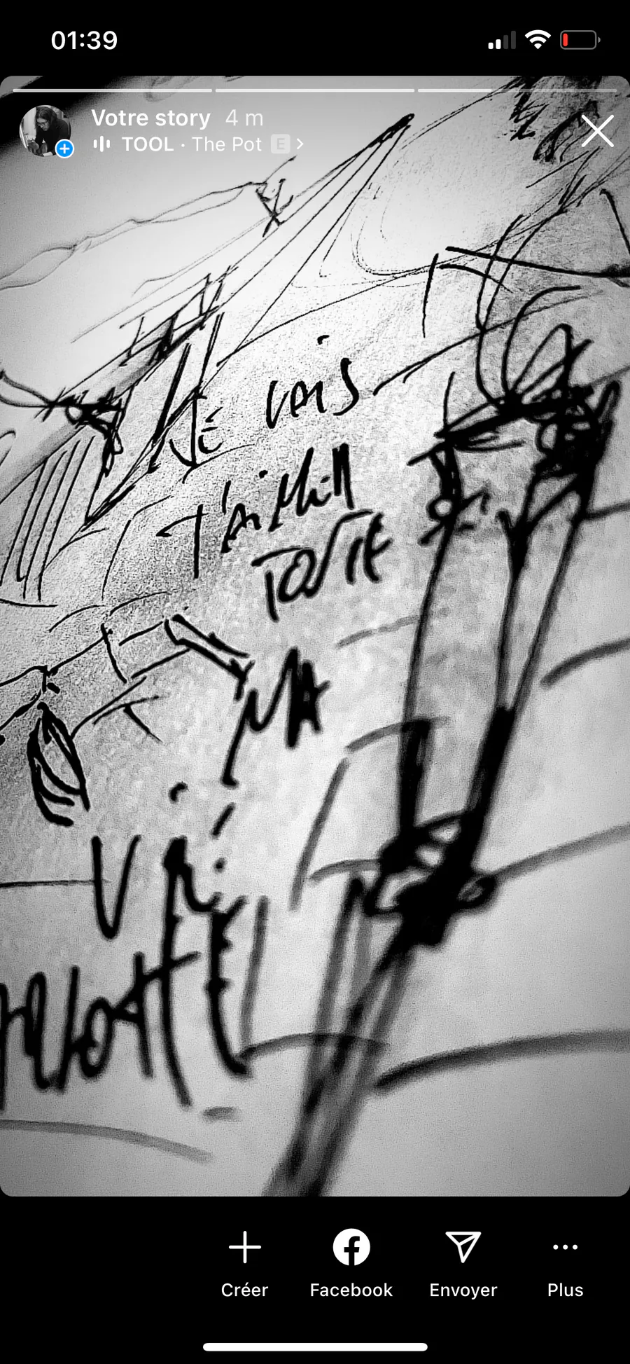Page de carnet et mots manuscrits