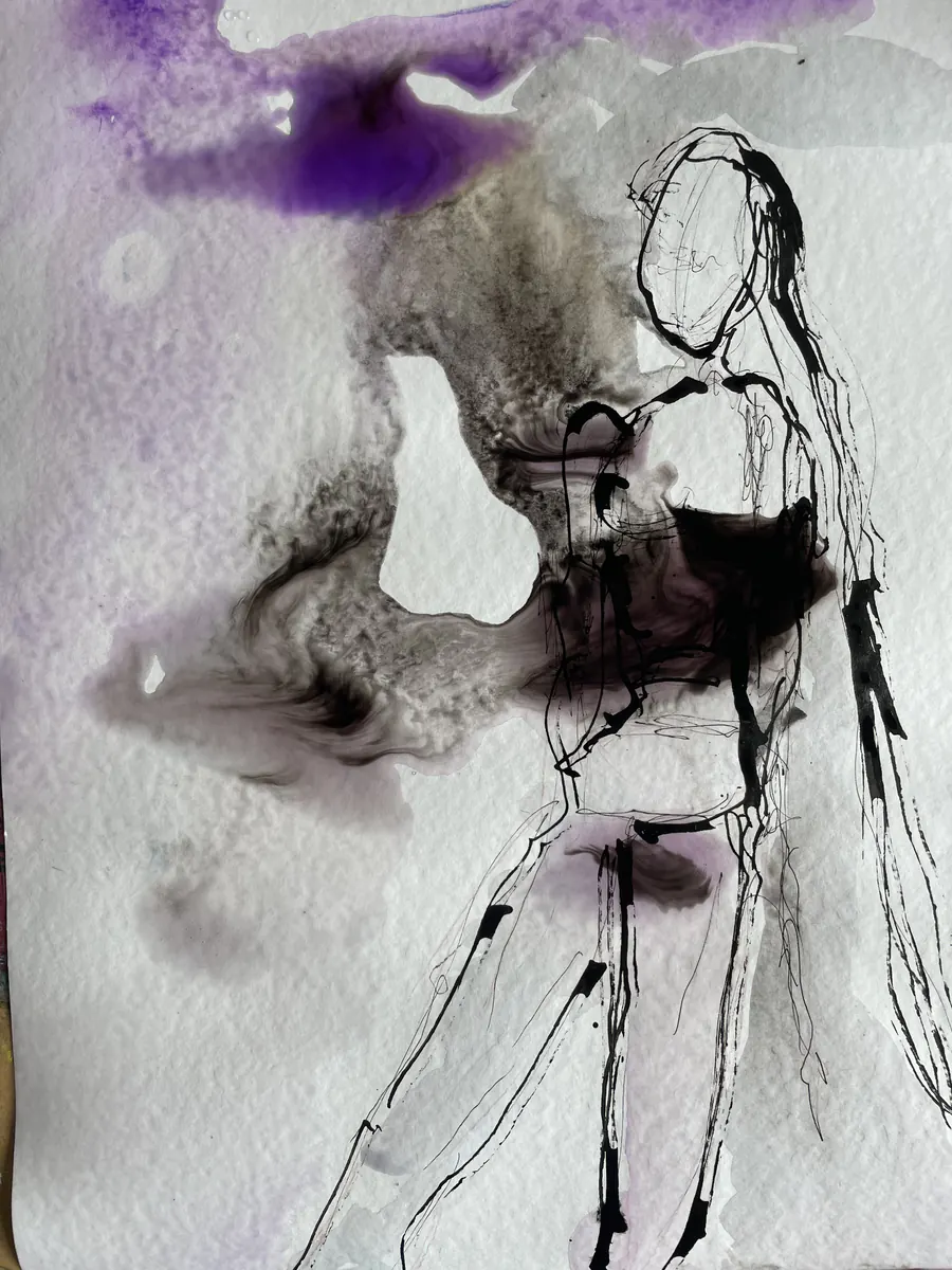 Une silhouette et une tache violette