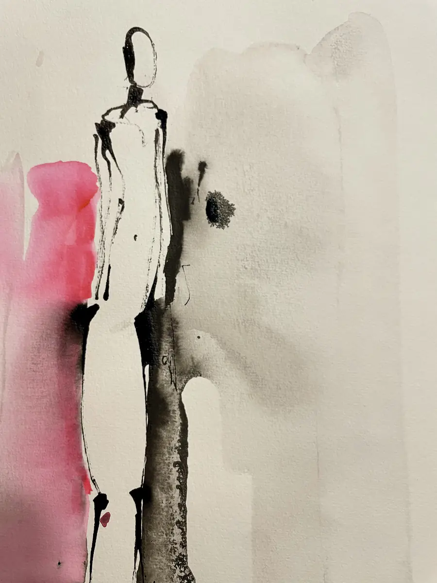 Une silhouette et une tache rose